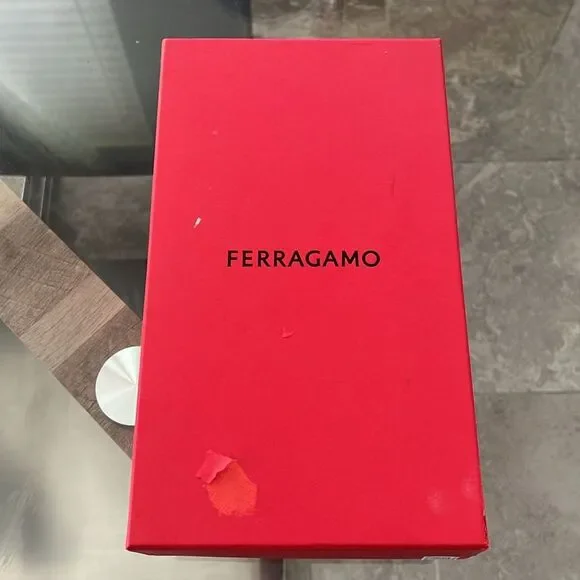 Ferragamo Anz Vara Bow Pump in Black, New, Size 7 - Picture 8 of 9